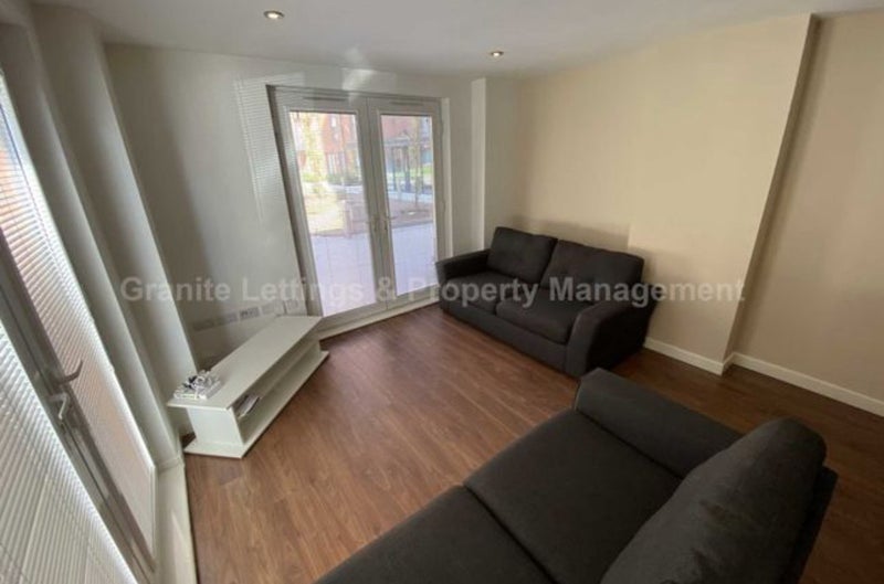 Room Sillavan Way in Salford