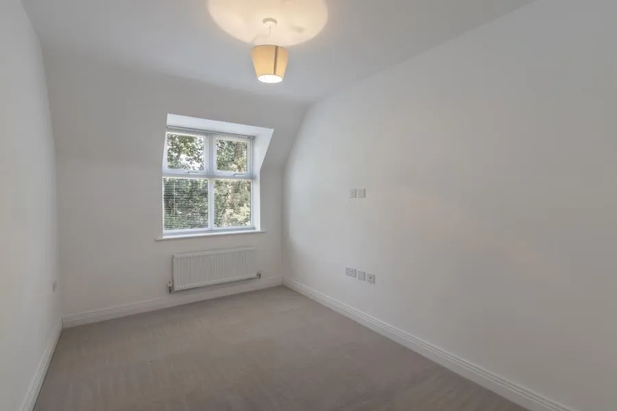 Flat Queenswod Crescent in Borough of Runnymede