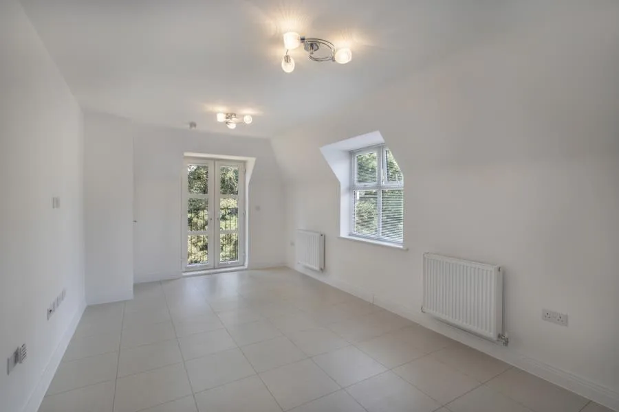 Flat Queenswod Crescent in Borough of Runnymede