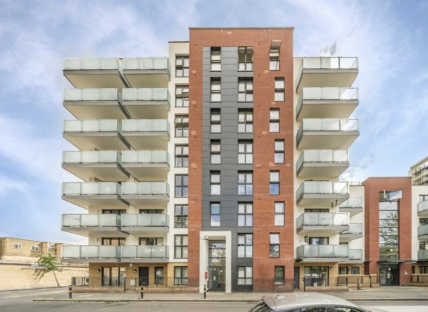 Flat Robsart Street in Greater London