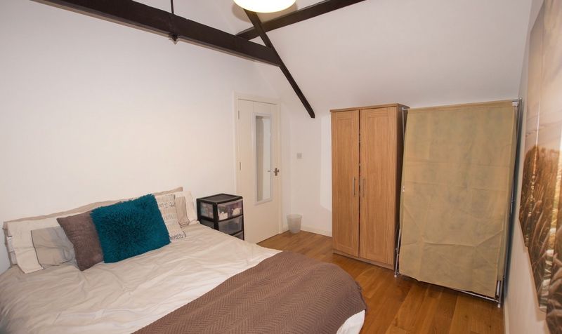 Flat Mandeville Close in Reading