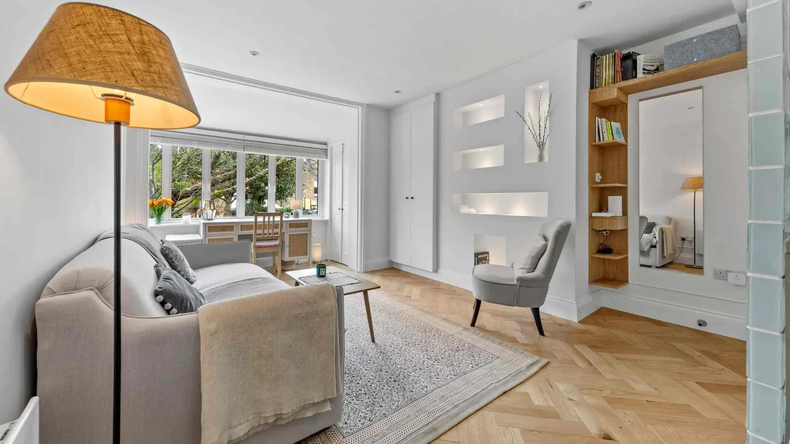 Flat Coniger Road in Greater London