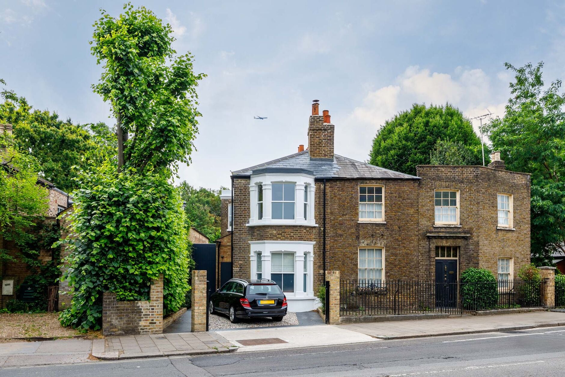 Flat Goldhawk Road in Greater London