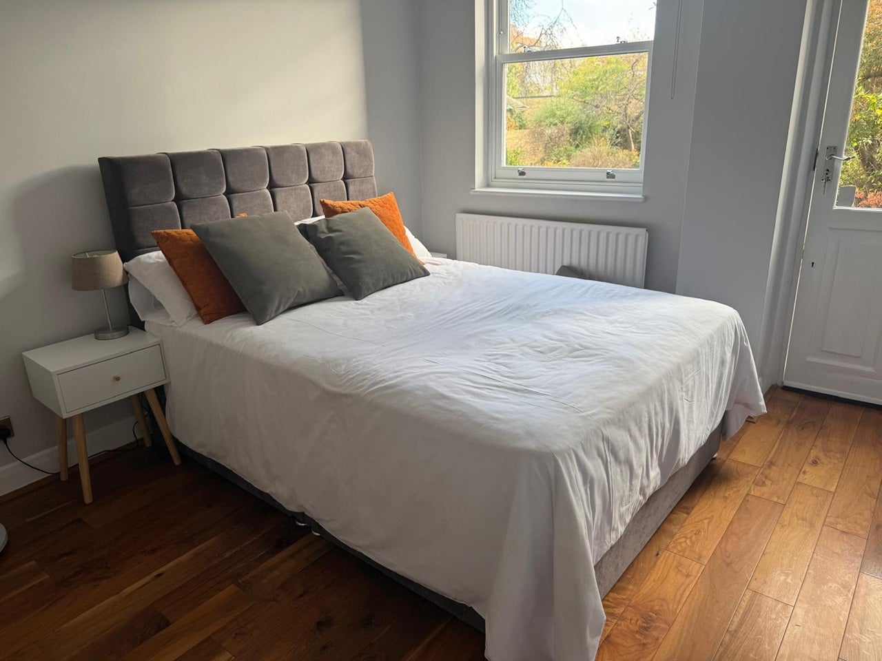 Flat Gordon Road in Greater London