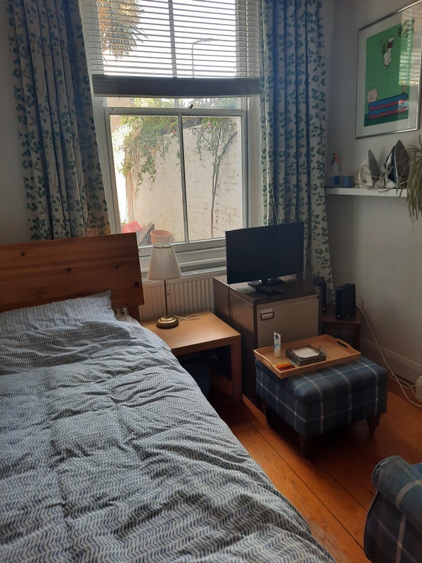 Room Mansfield Road in Greater London