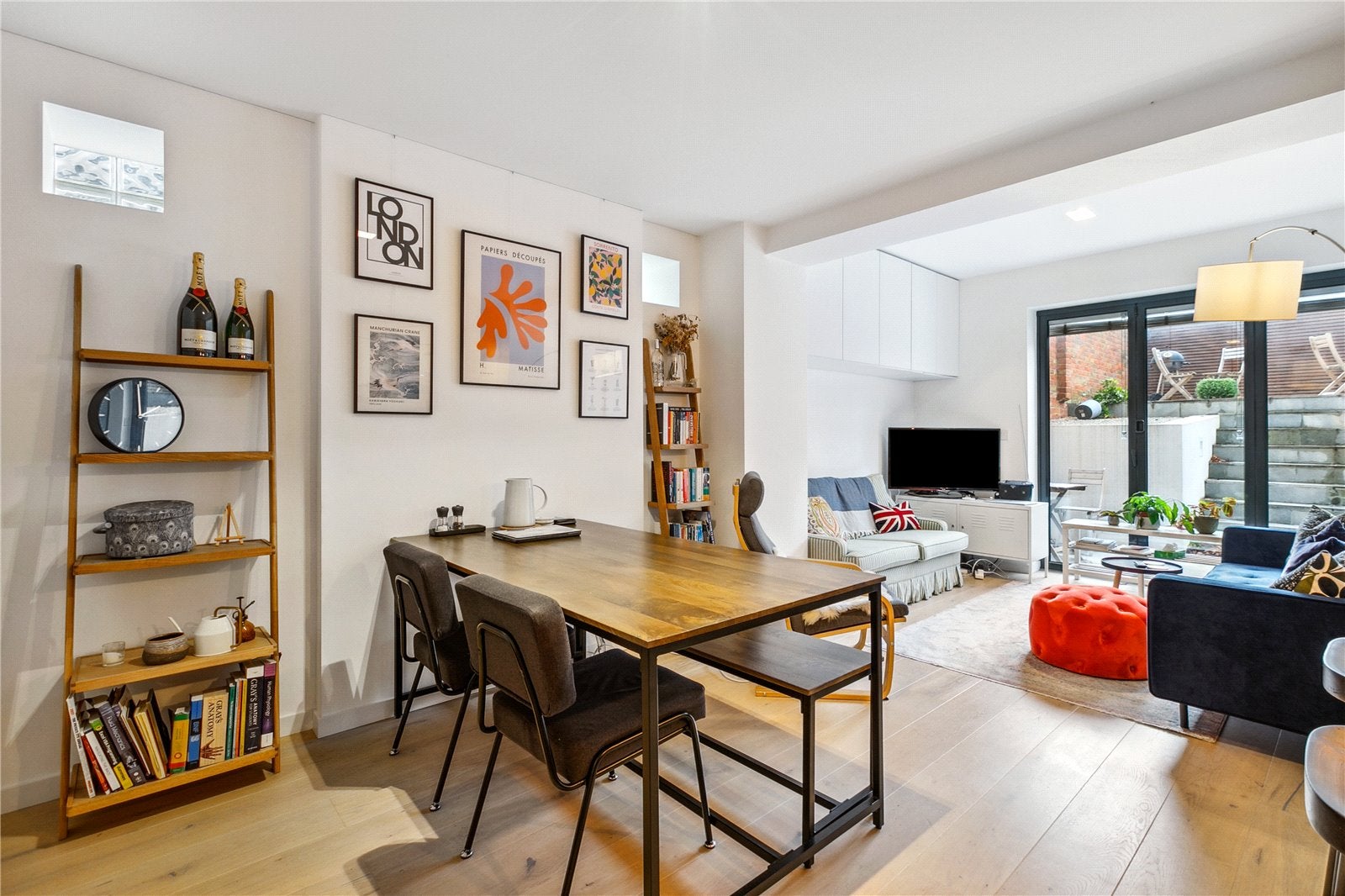Flat Sinclair Road in Greater London