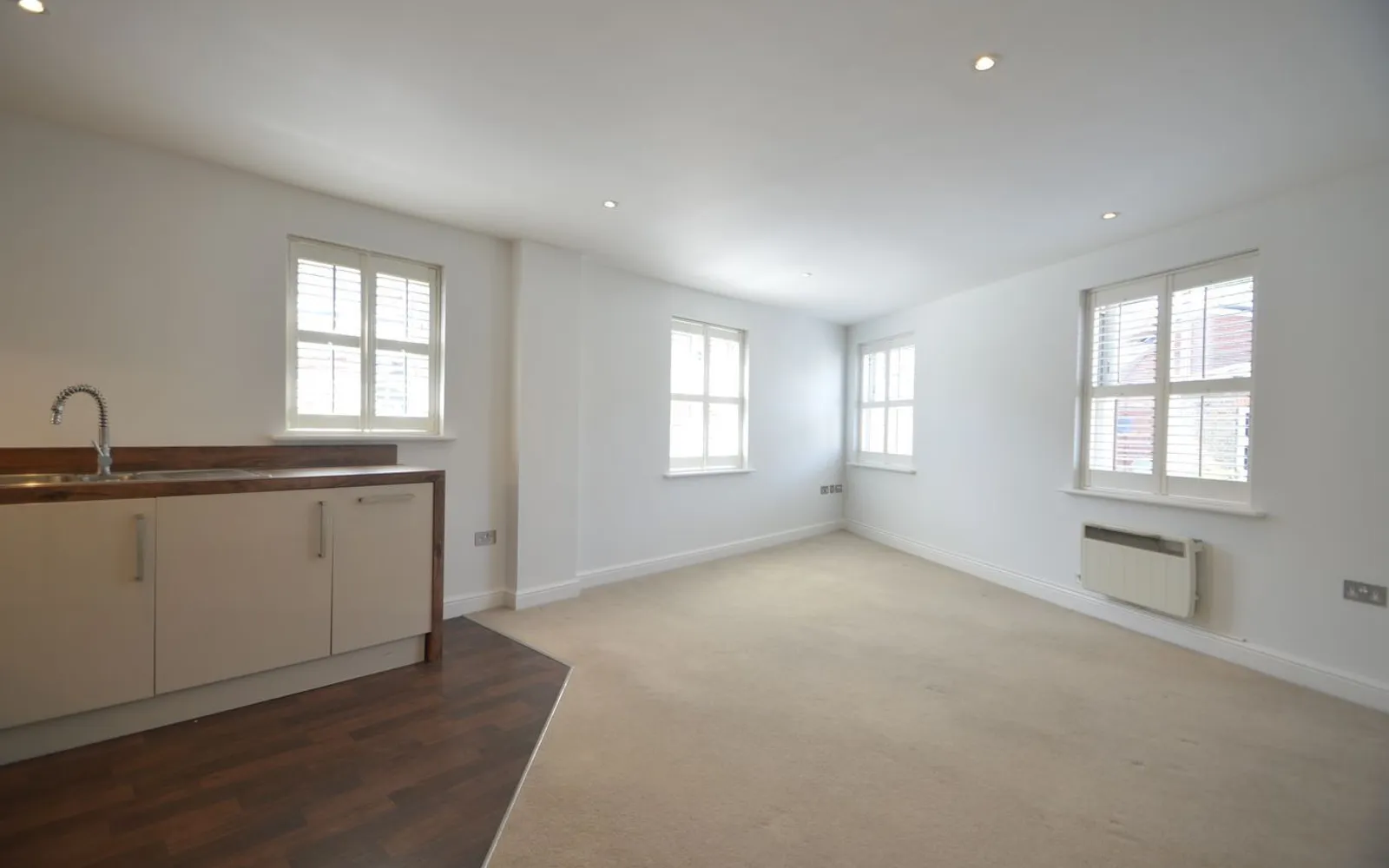 Flat Radnor Road in Elmbridge