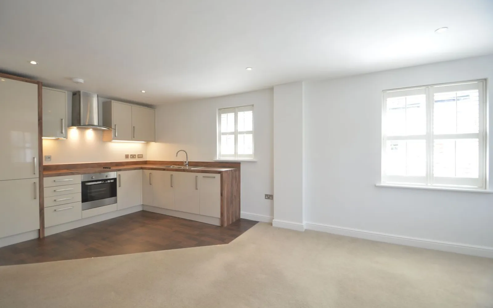 Flat Radnor Road in Elmbridge