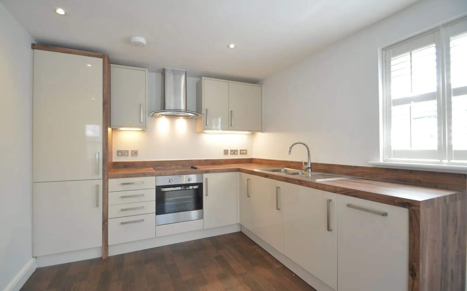 Flat Radnor Road in Elmbridge
