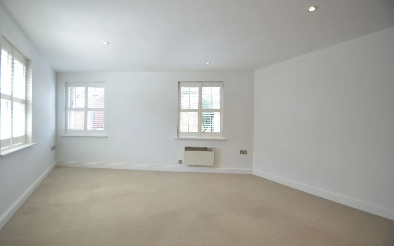 Flat Radnor Road in Elmbridge