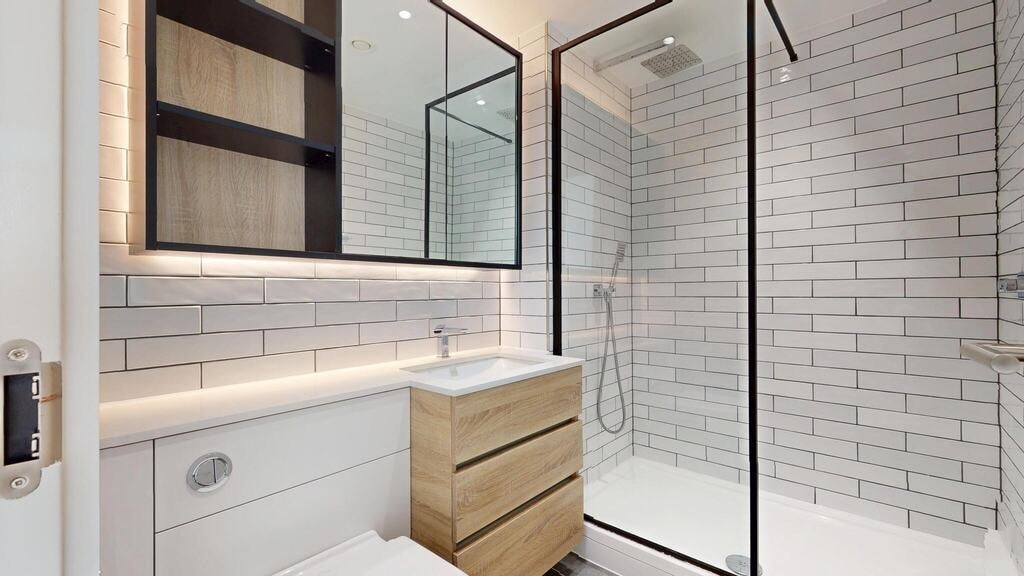 Flat Commander Avenue in Greater London
