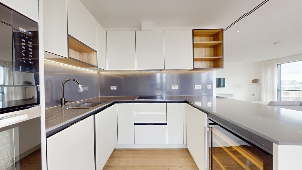 Flat Commander Avenue in Greater London