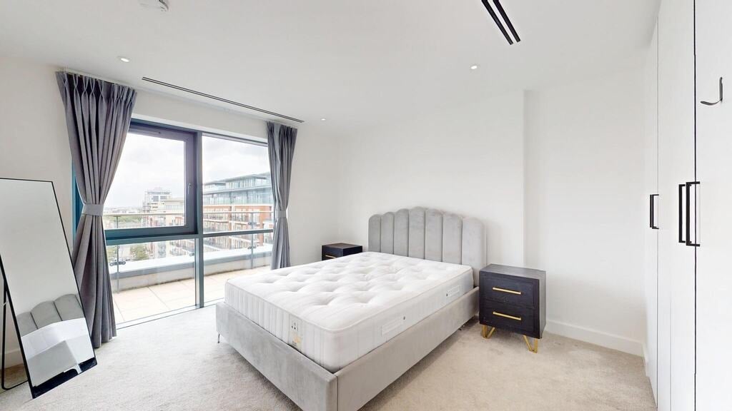 Flat Commander Avenue in Greater London