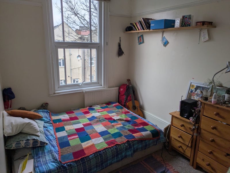 Room Hepburn Road in Bristol