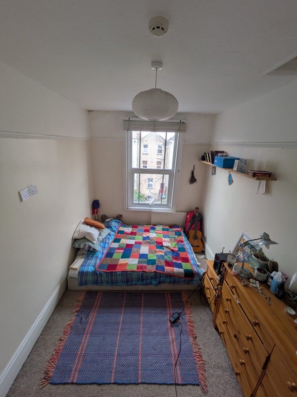 Room Hepburn Road in Bristol