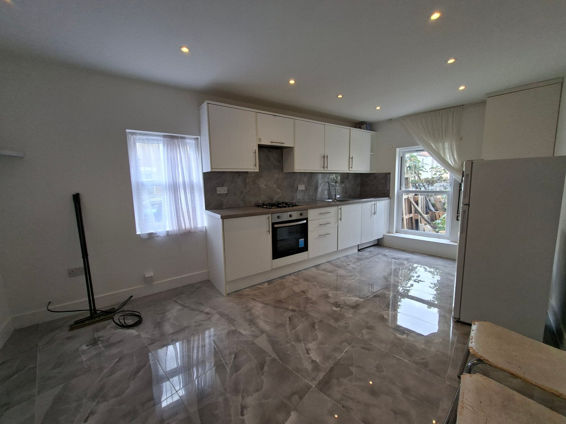 Flat Poynton Road in Greater London