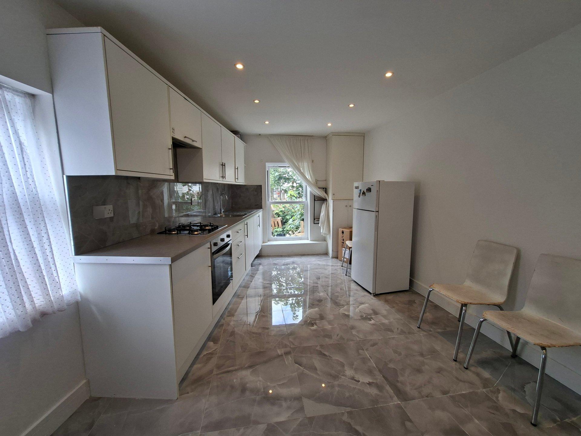 Flat Poynton Road in Greater London