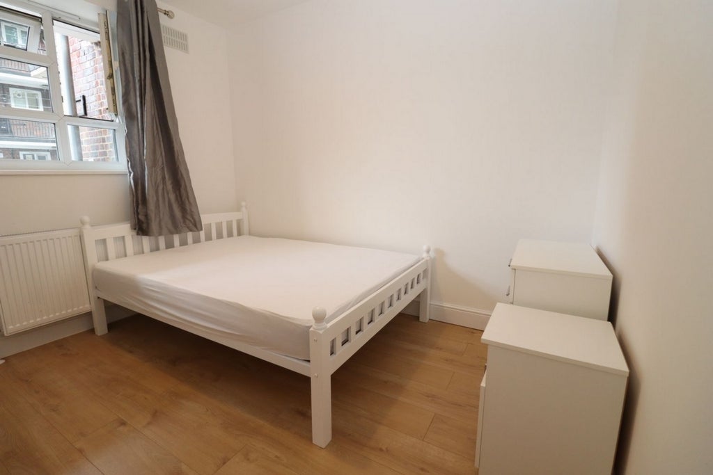 Room Globe Road in Greater London