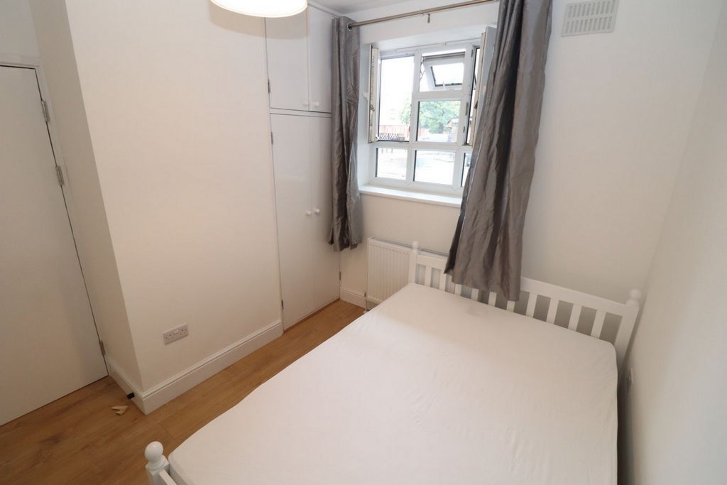 Room Globe Road in Greater London