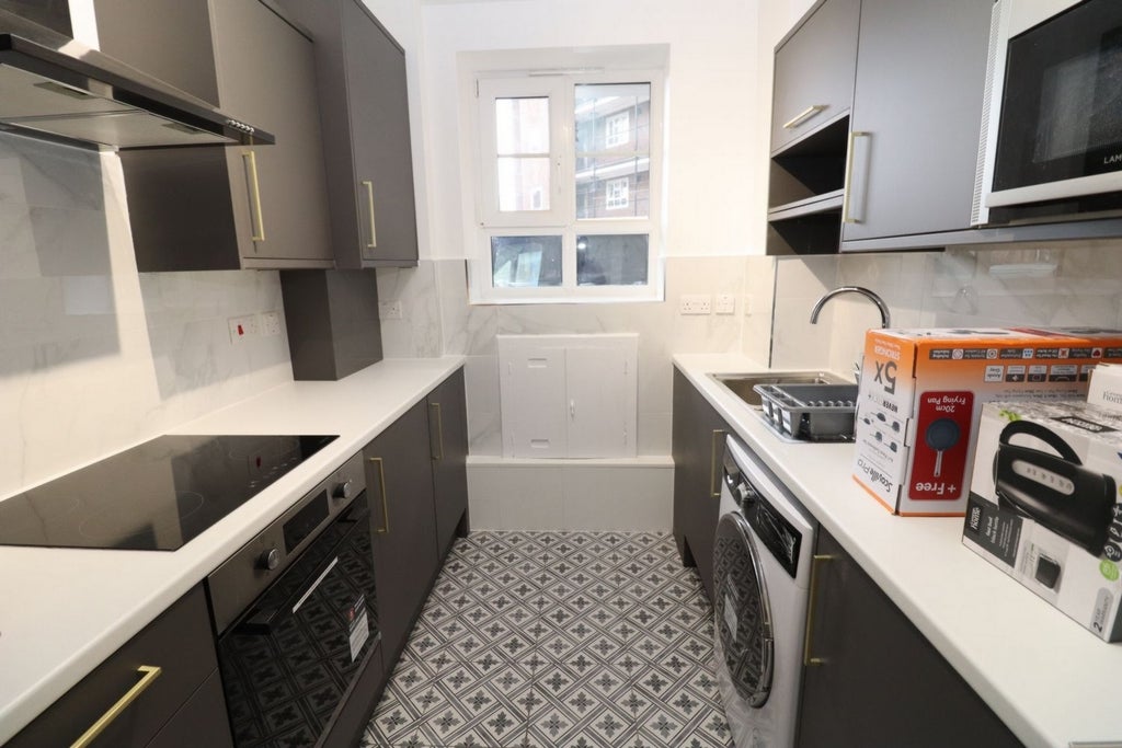 Room Globe Road in Greater London