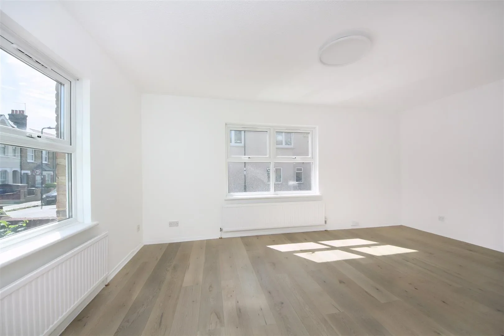 Flat Boston Road in Greater London