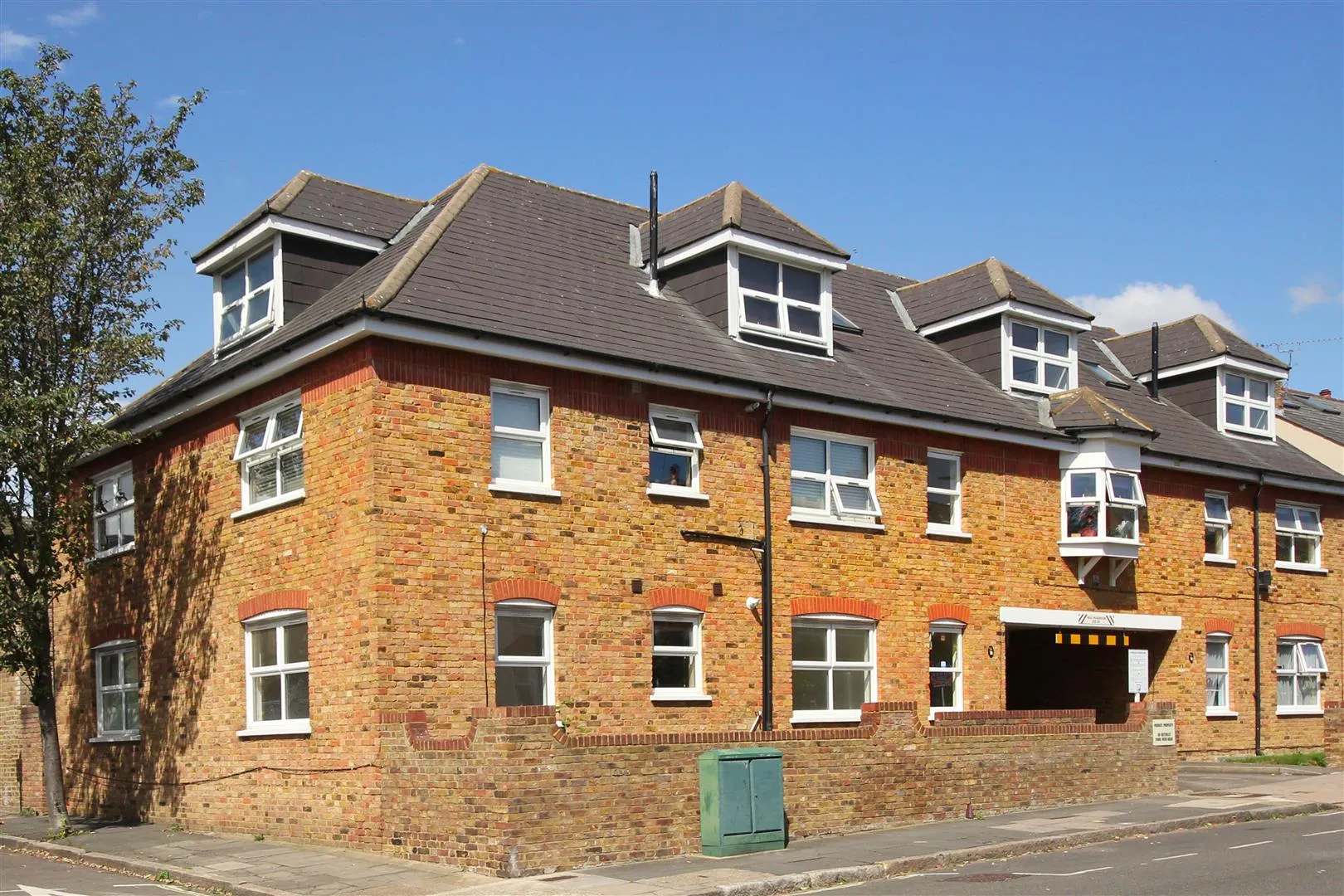 Flat Boston Road in Greater London