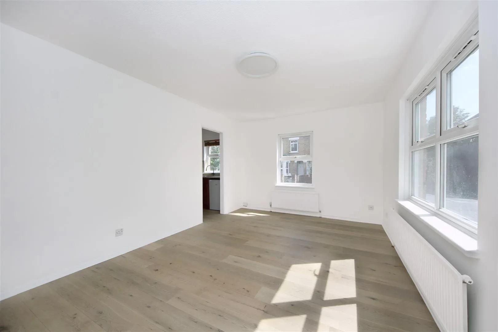 Flat Boston Road in Greater London