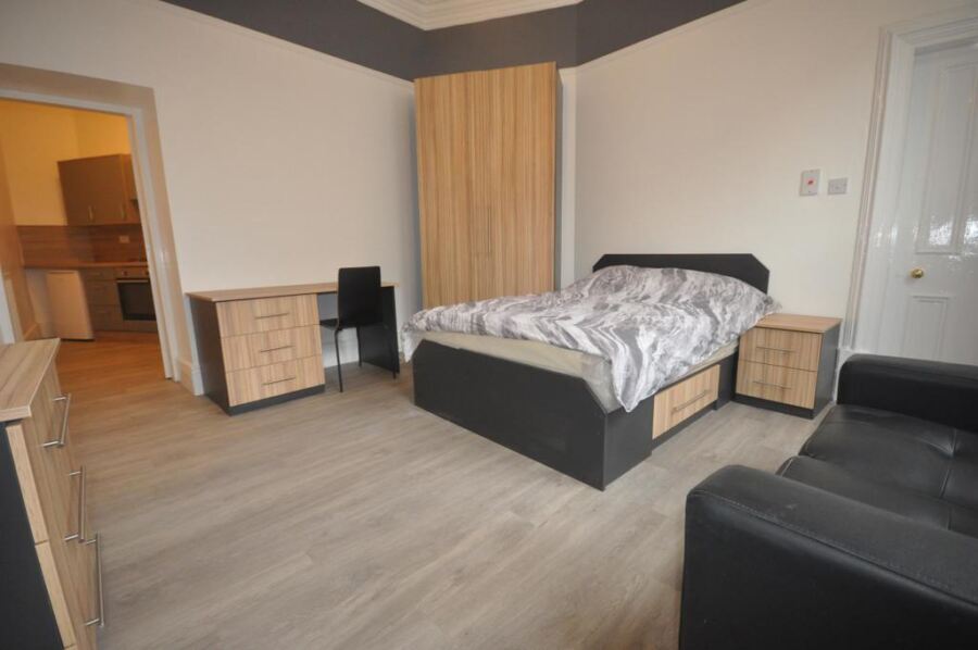 Flat Blandford Grove in Leeds