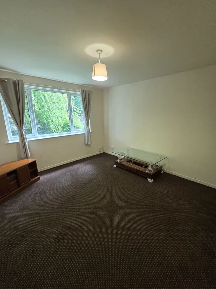 Flat Brantingham Road in Manchester