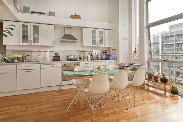 Flat Kingsland Road in Greater London