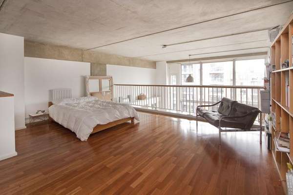 Flat Kingsland Road in Greater London
