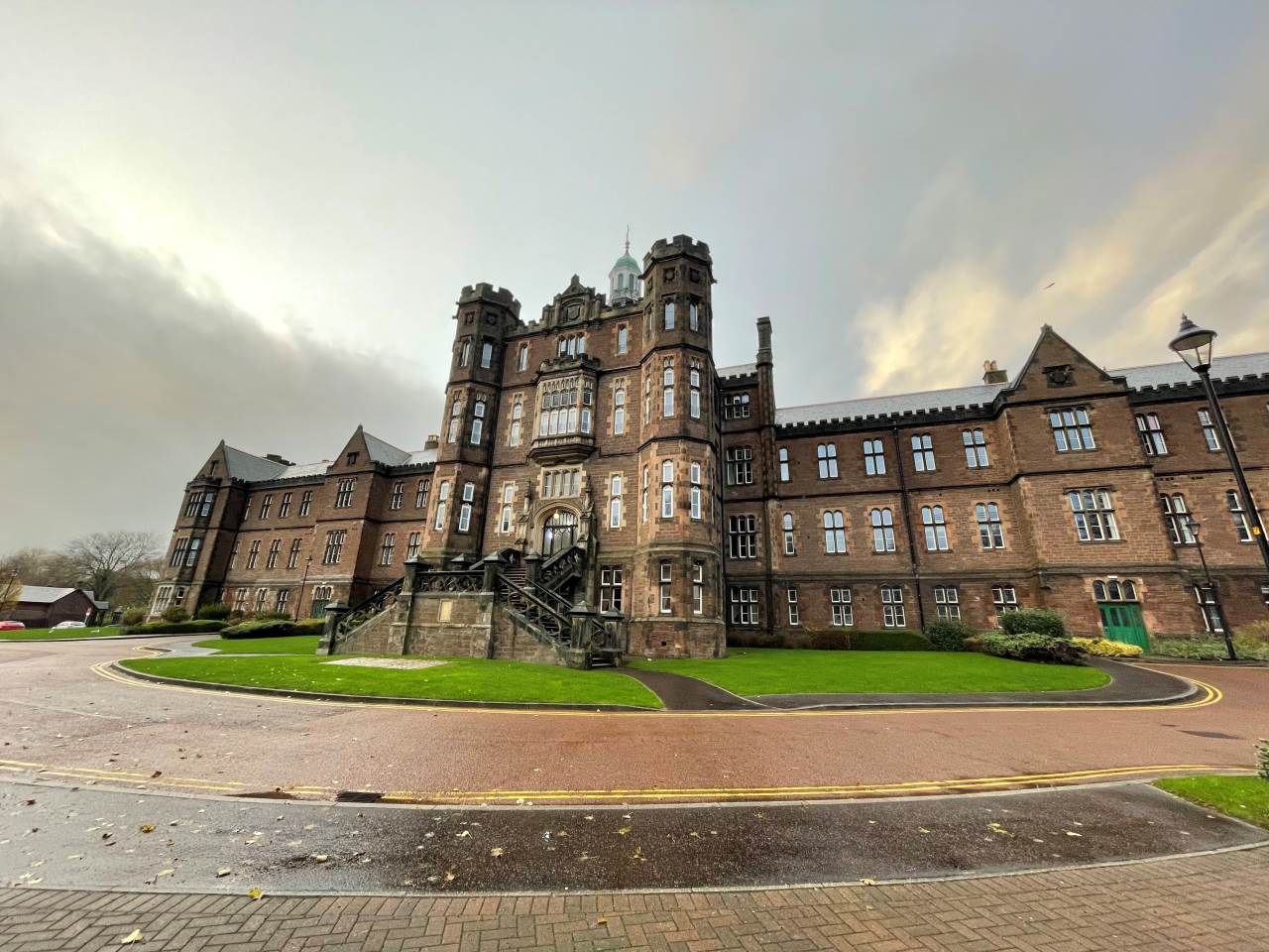 Flat Smillie Court in Dundee