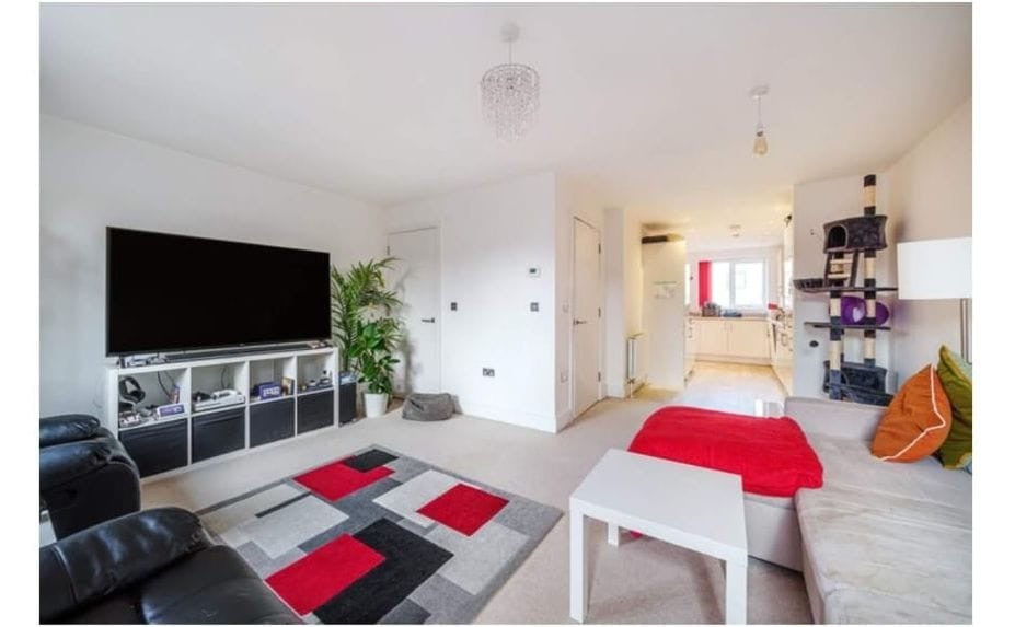 Flat Warrior Square in Greater London