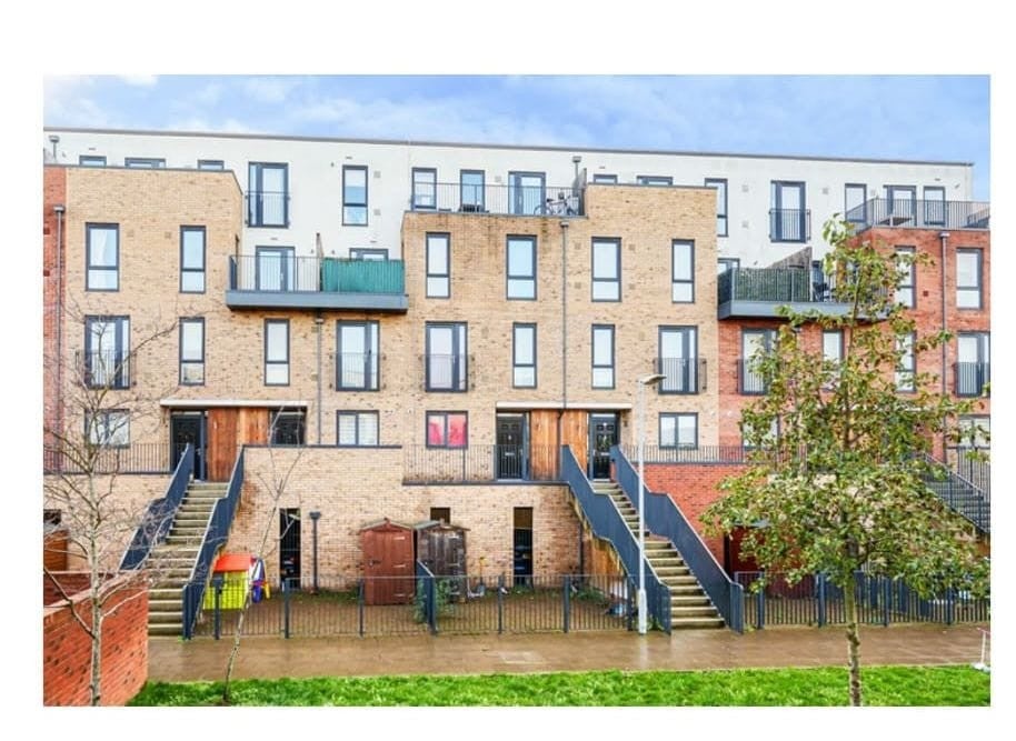 Flat Warrior Square in Greater London