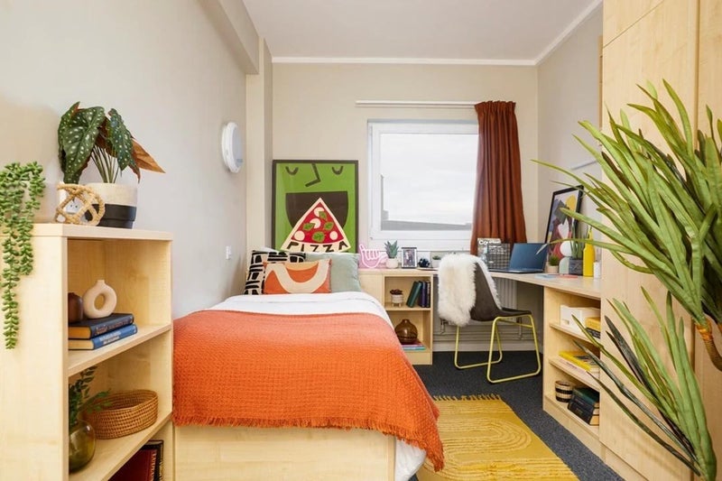 Room Heneage Street West in Birmingham