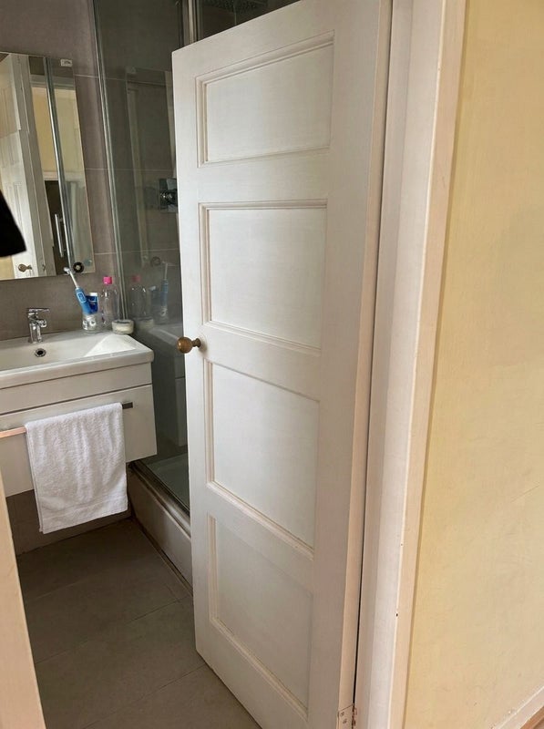Flat Wiltshire Close in Greater London