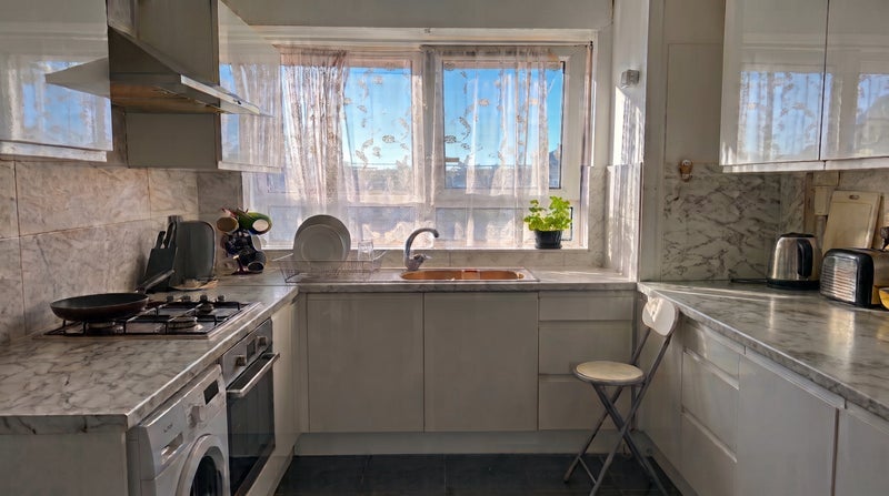 Flat Wiltshire Close in Greater London