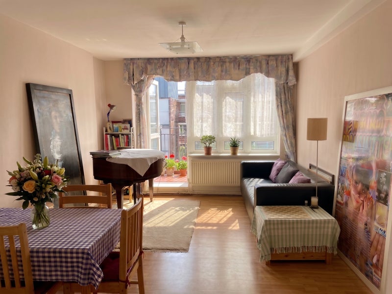 Flat Wiltshire Close in Greater London