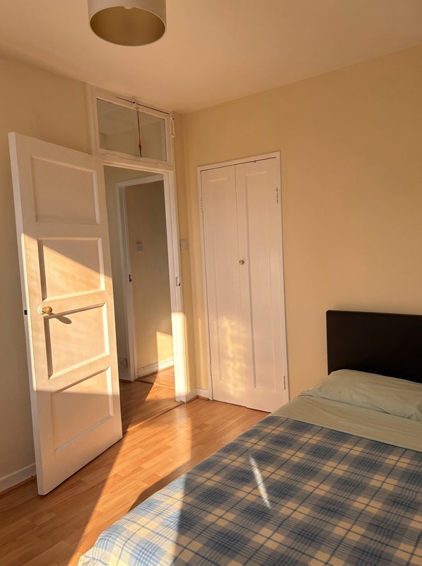 Flat Wiltshire Close in Greater London