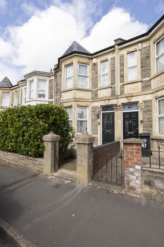 Room Harrowdene Road in Bristol