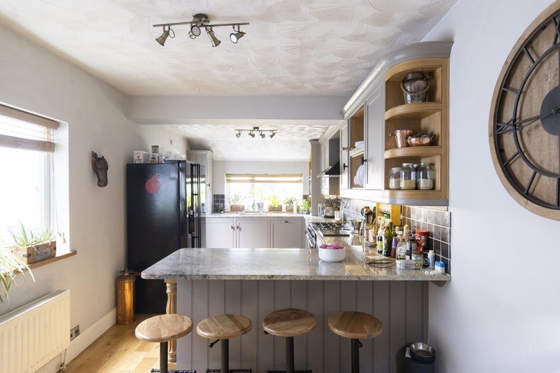 Room Harrowdene Road in Bristol