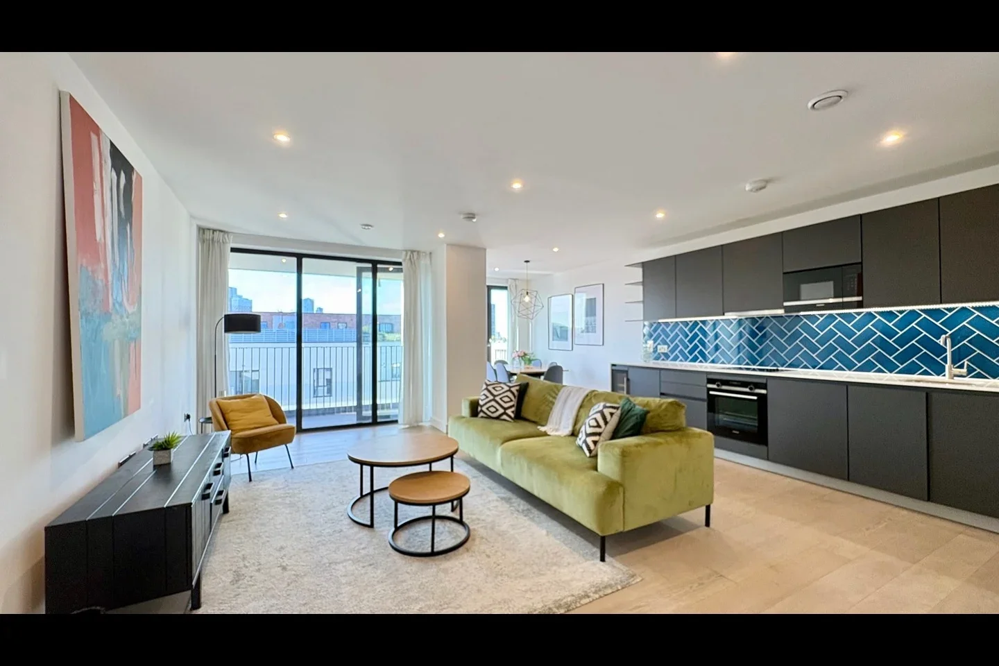 Flat Cremer Street in Greater London