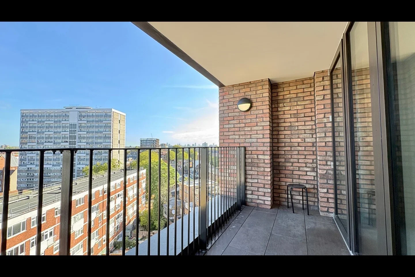 Flat Cremer Street in Greater London