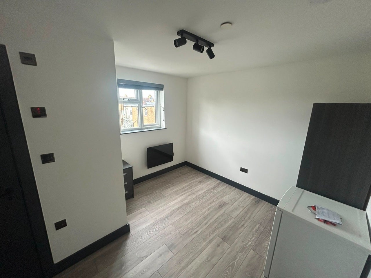 Flat Central Road in Greater London