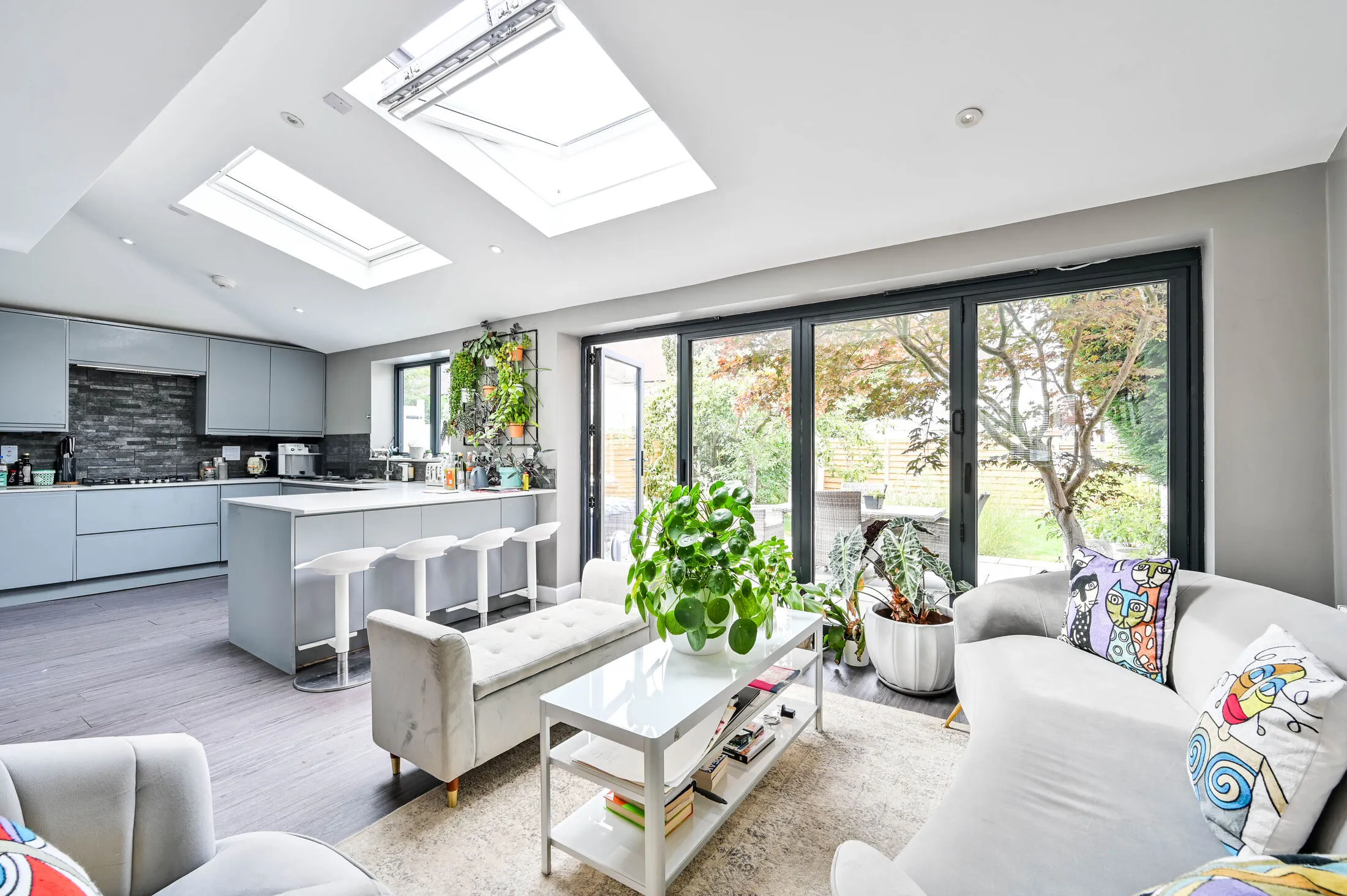House Barnes End in Greater London