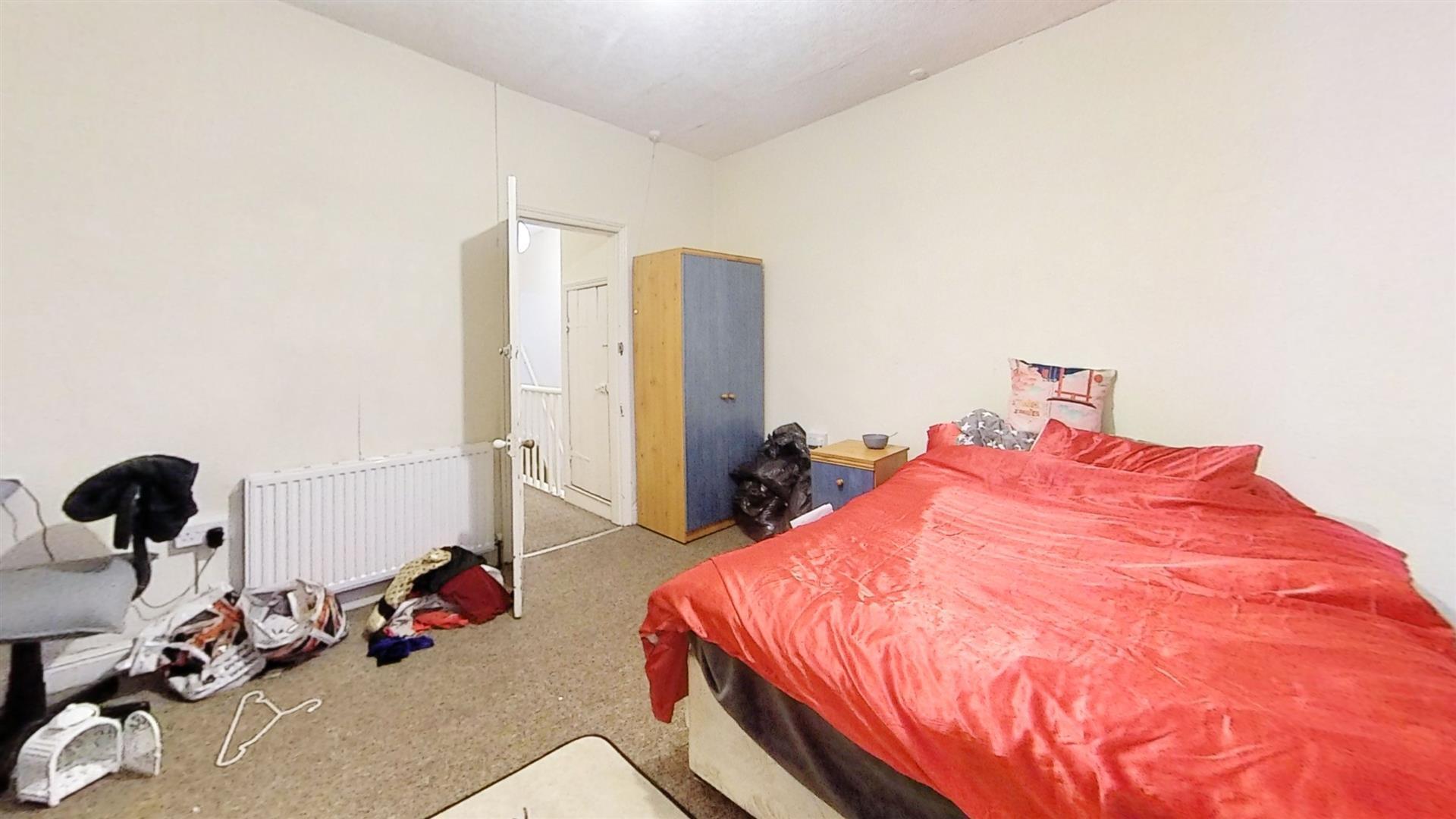 Room Heeley Road in Birmingham