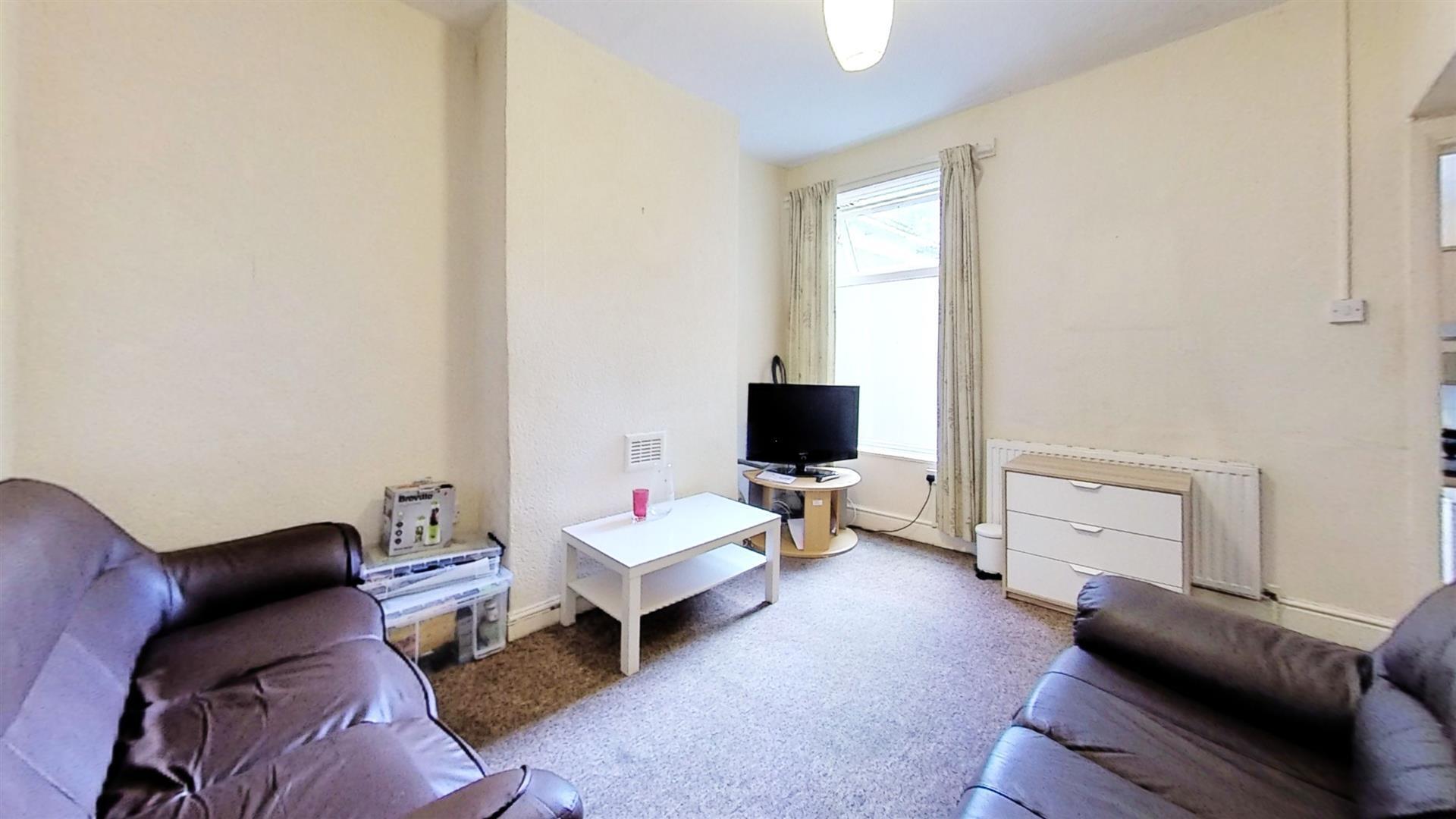 Room Heeley Road in Birmingham