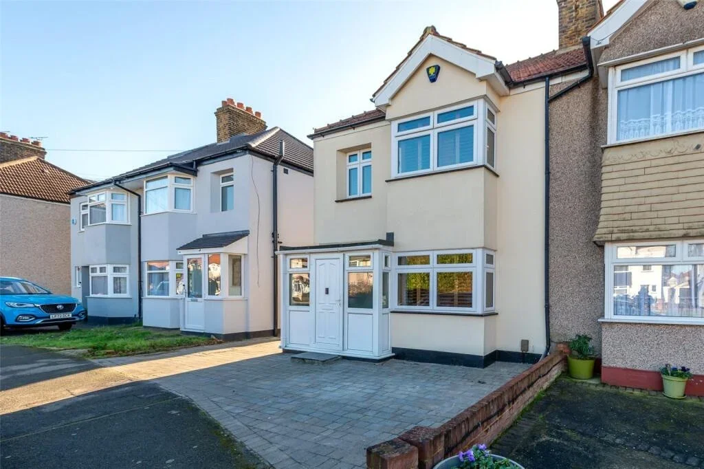 House Sutcliffe Road in Greater London