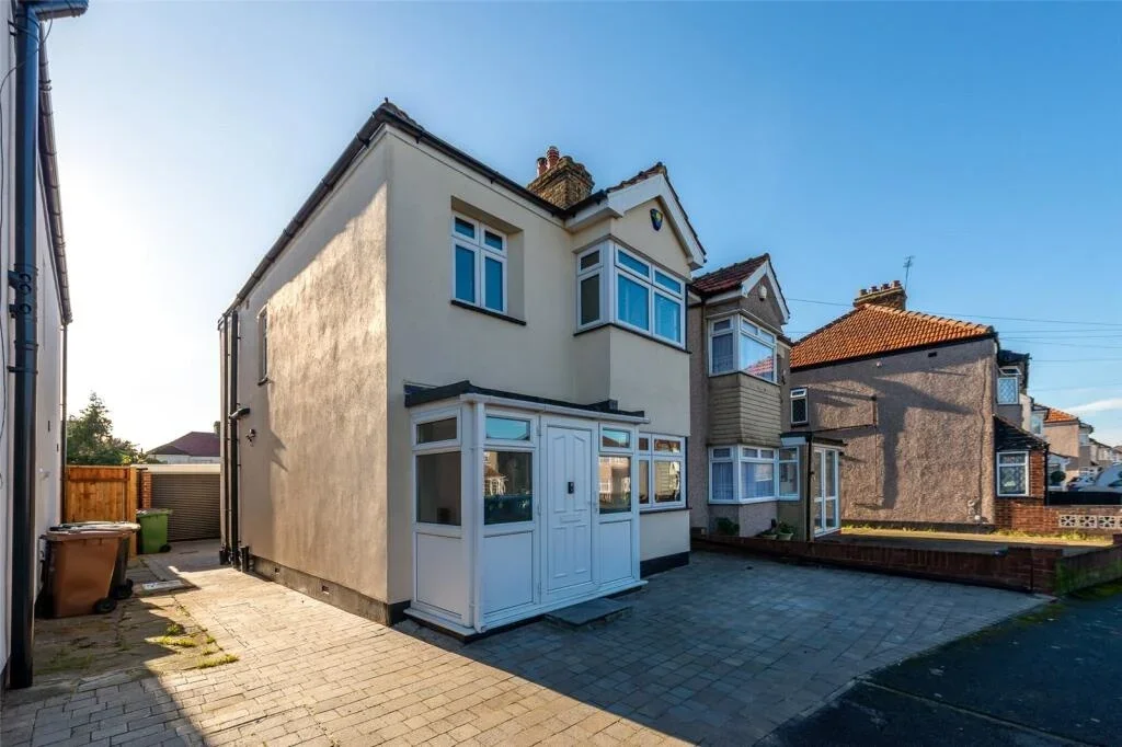 House Sutcliffe Road in Greater London