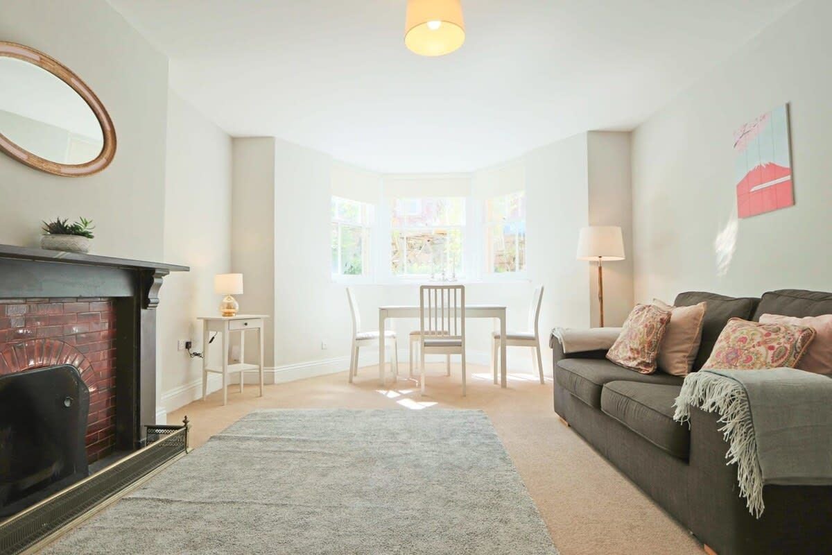 Flat Alma Vale Road in Bristol